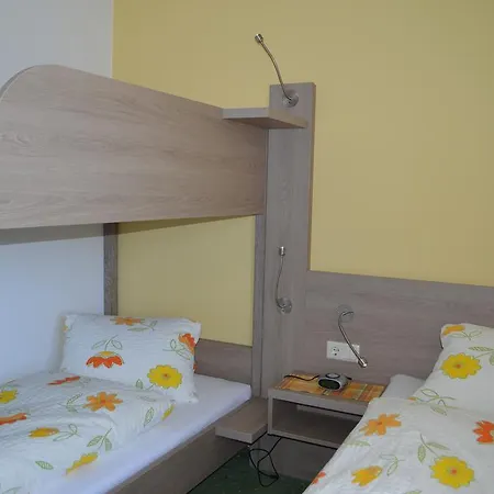 Apartmenthaus Oberlehen * アプテナウ