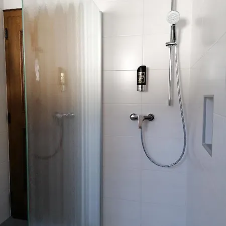 Apartmenthaus Oberlehen * アプテナウ